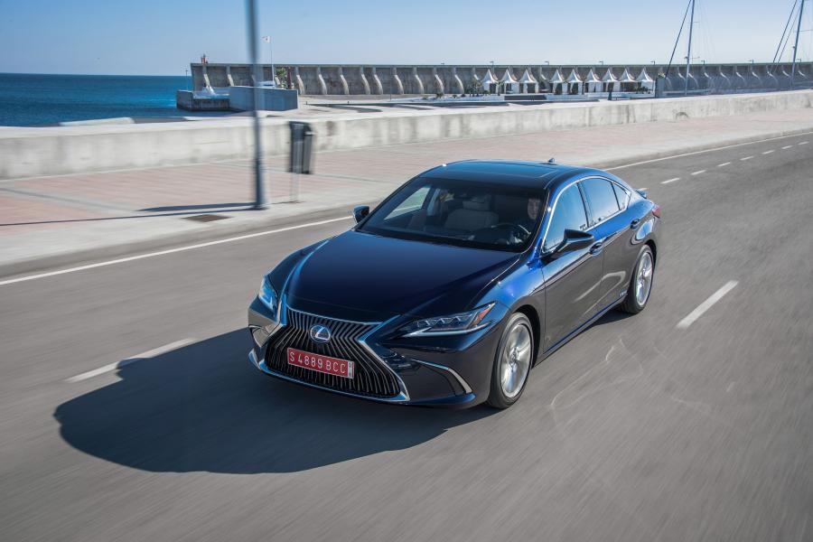  Lexus ES300h 2018 года  (WW) (фото 61 из 71)